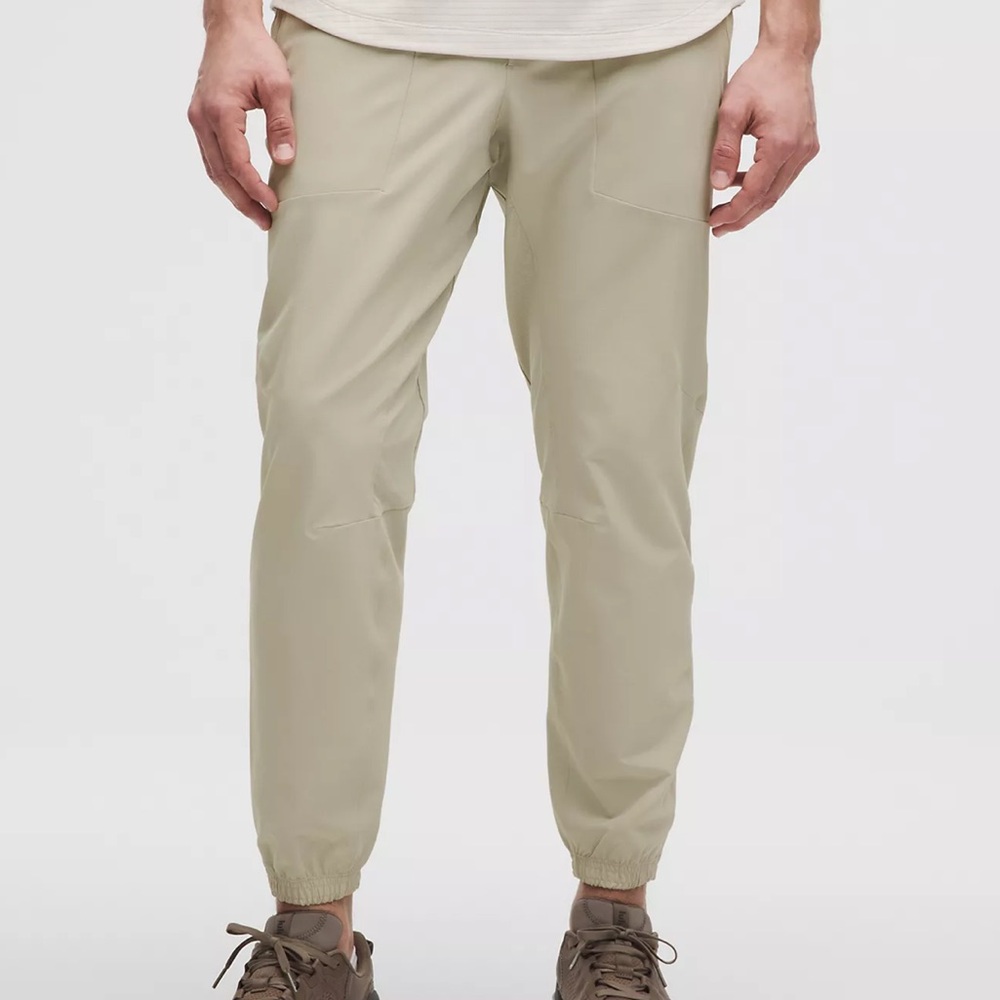 Lululemon License to Train Jogger
Regular